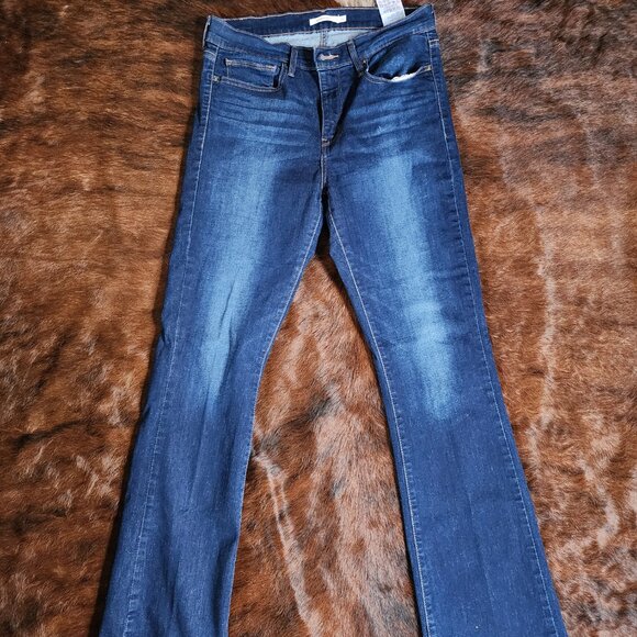 Women's Levi's Slim Bootcut Jeans: Size 31 - Picture 4 of 4